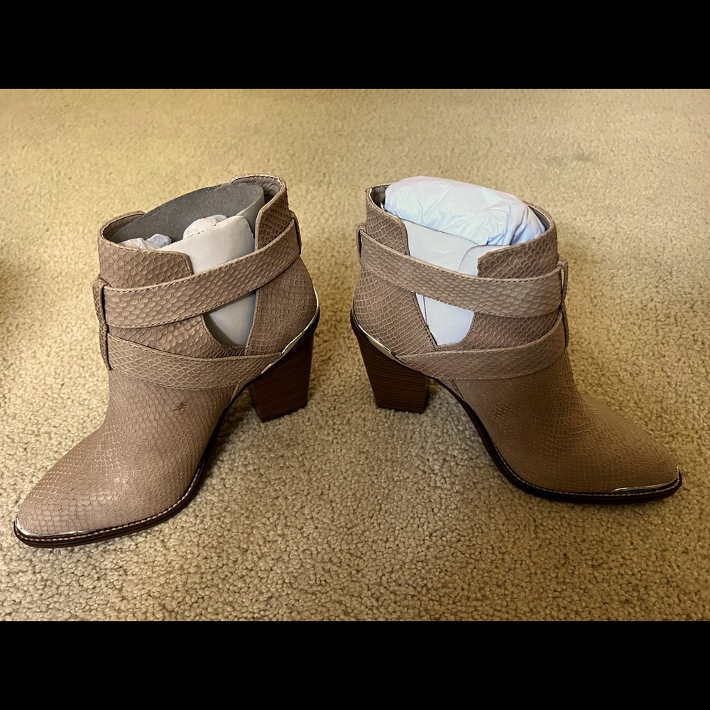 SHOEMINT Taupe Milly Boot size 8.5 NIB never worn.